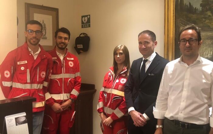 Villa Cattani Stuart dona un defibrillatore